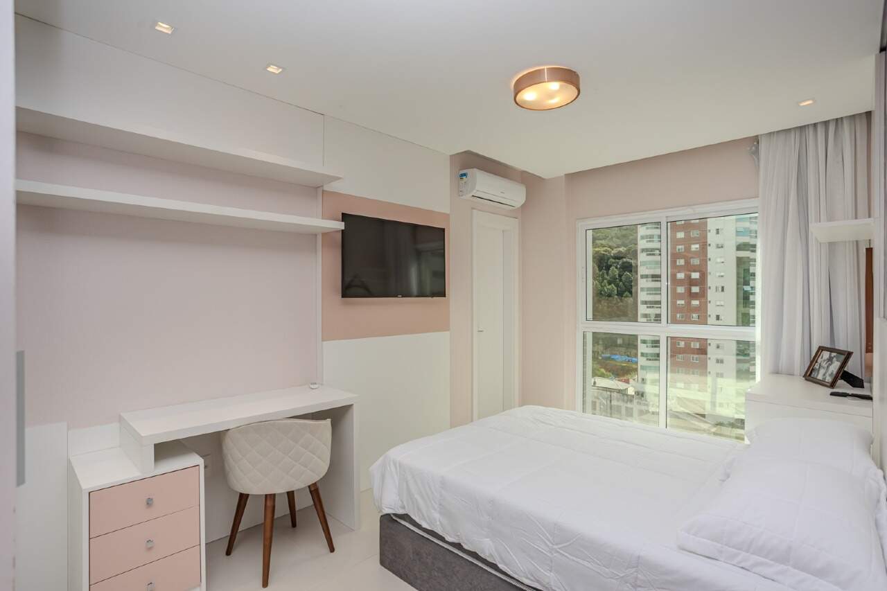 Apartamento à venda no Pioneiros: 
