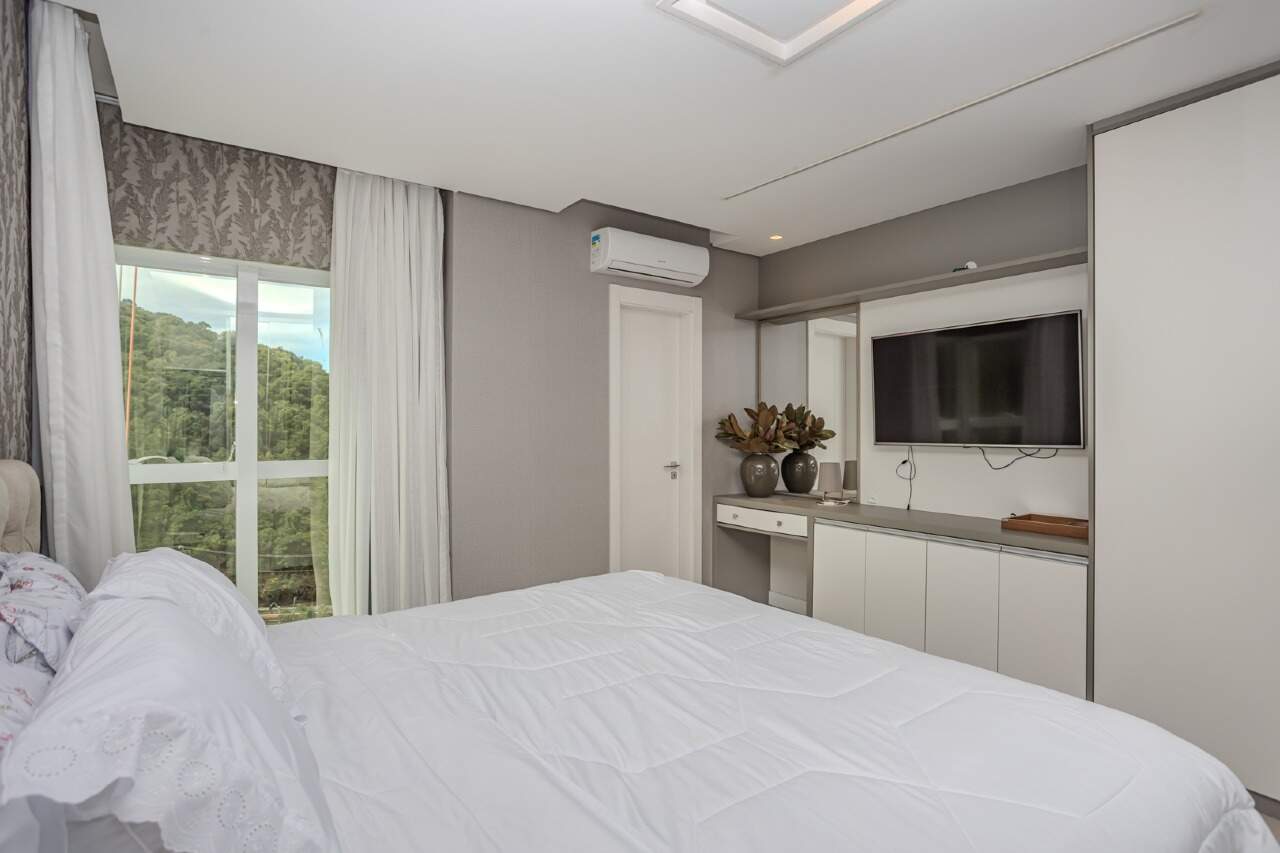 Apartamento à venda no Pioneiros: 