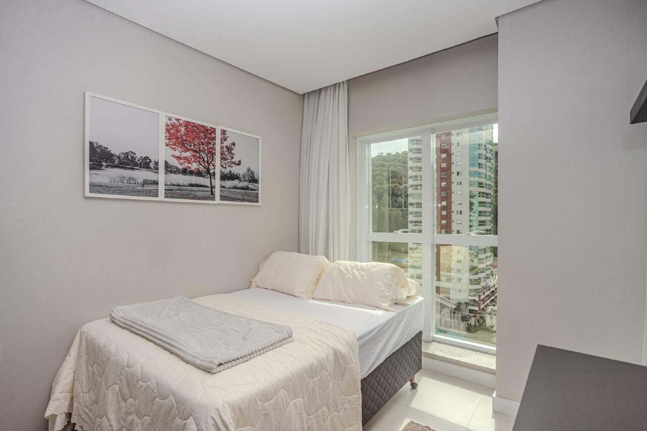 Apartamento à venda no Pioneiros: 