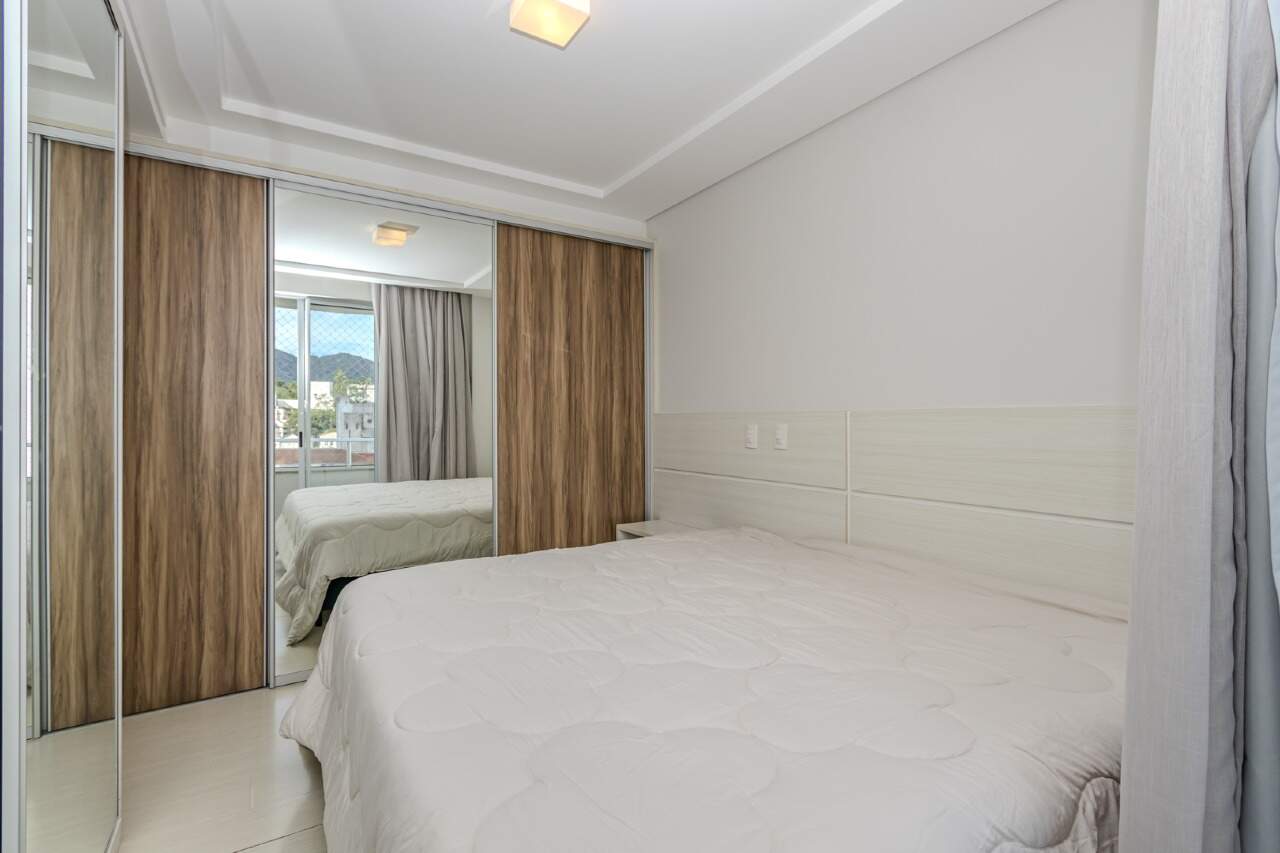 Apartamento à venda no Pioneiros: 