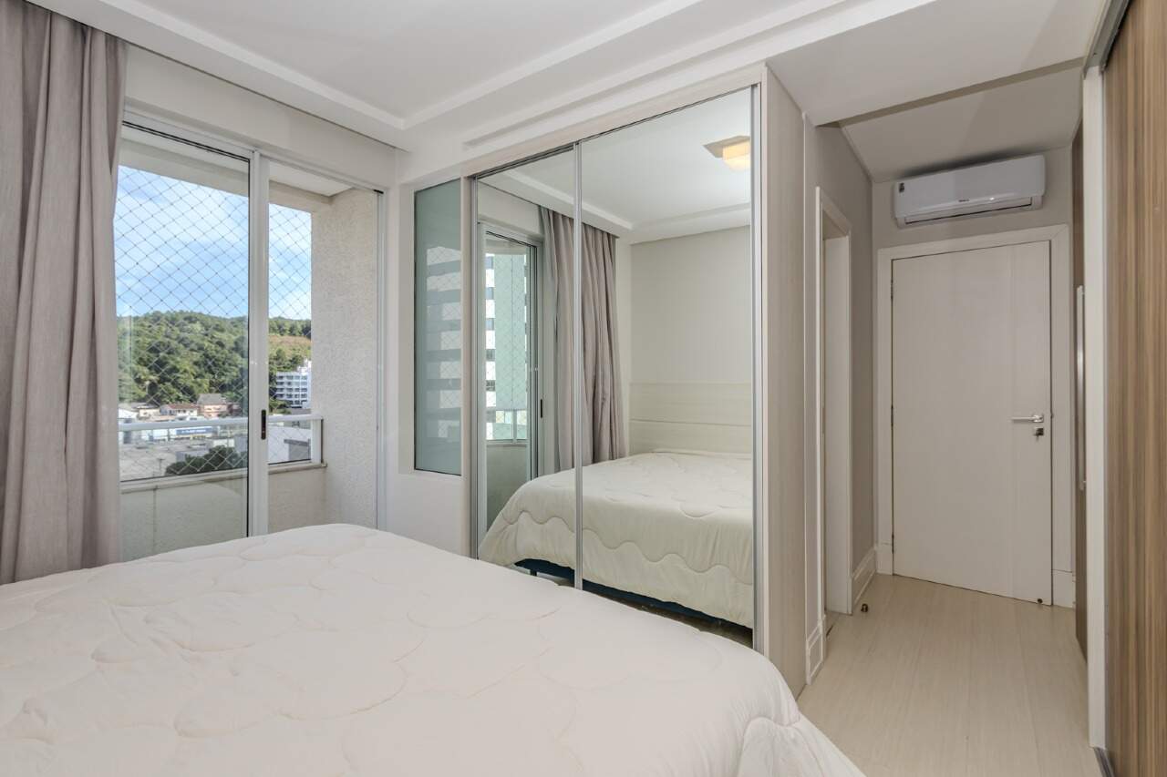 Apartamento à venda no Pioneiros: 