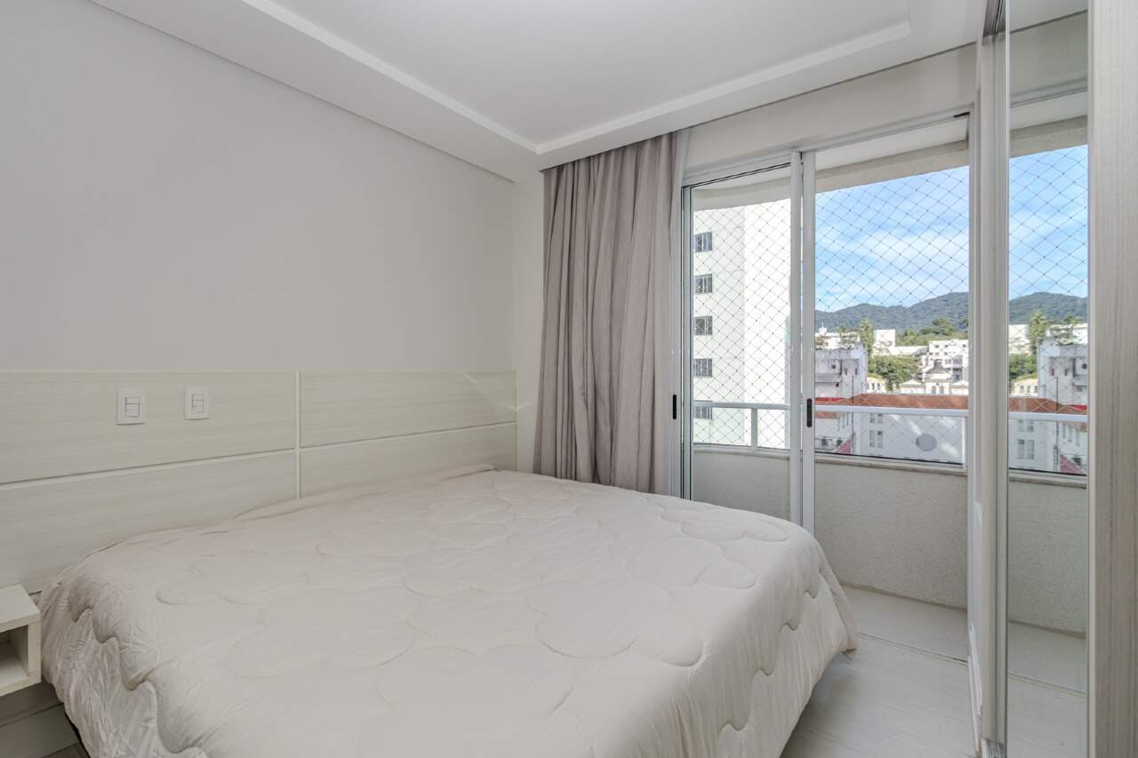 Apartamento à venda no Pioneiros: 