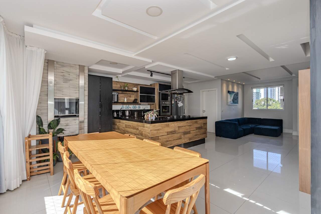 Apartamento à venda no Pioneiros: 