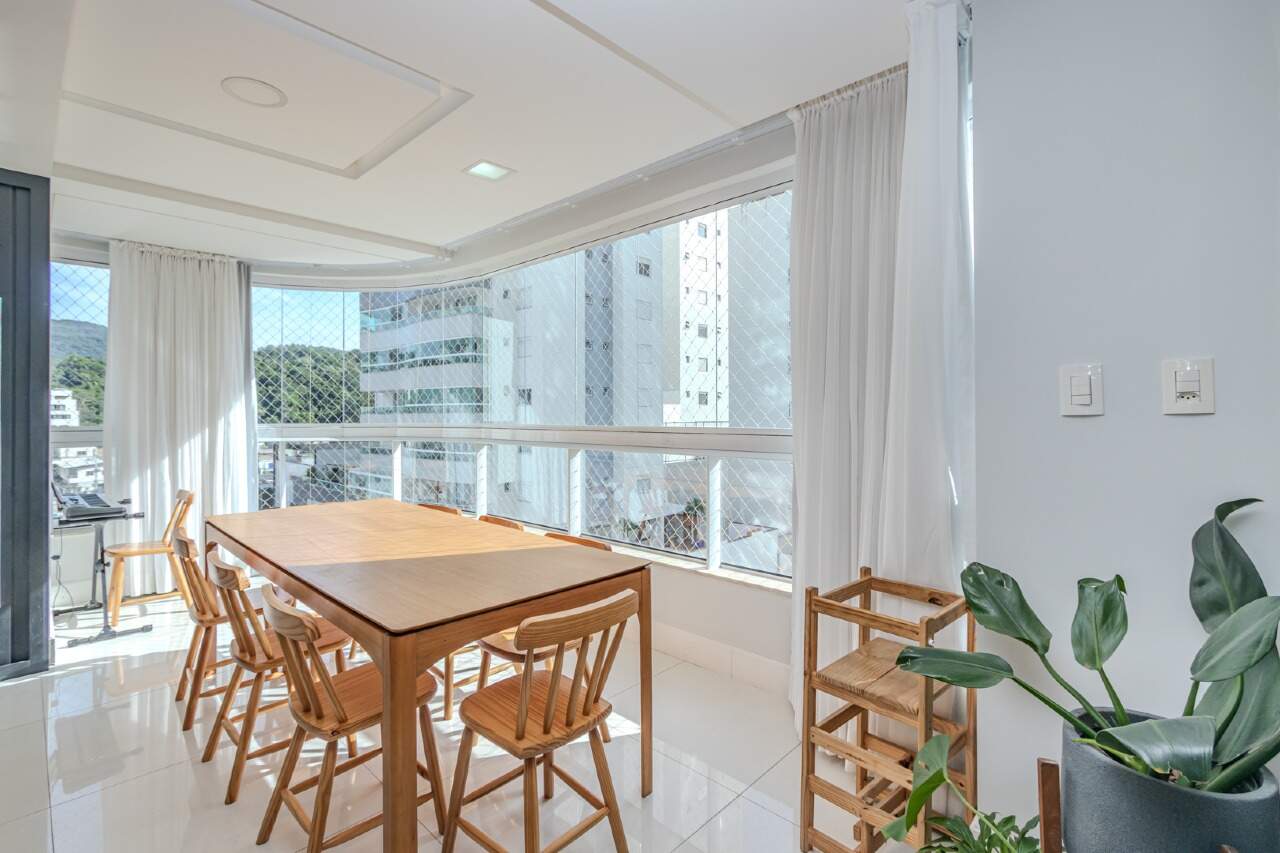 Apartamento à venda no Pioneiros: 