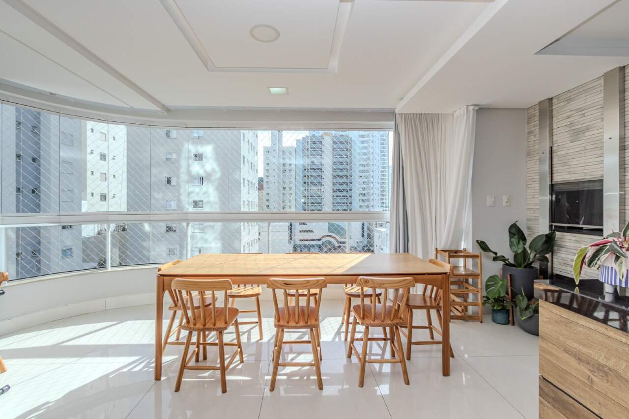 Apartamento à venda no Pioneiros: 