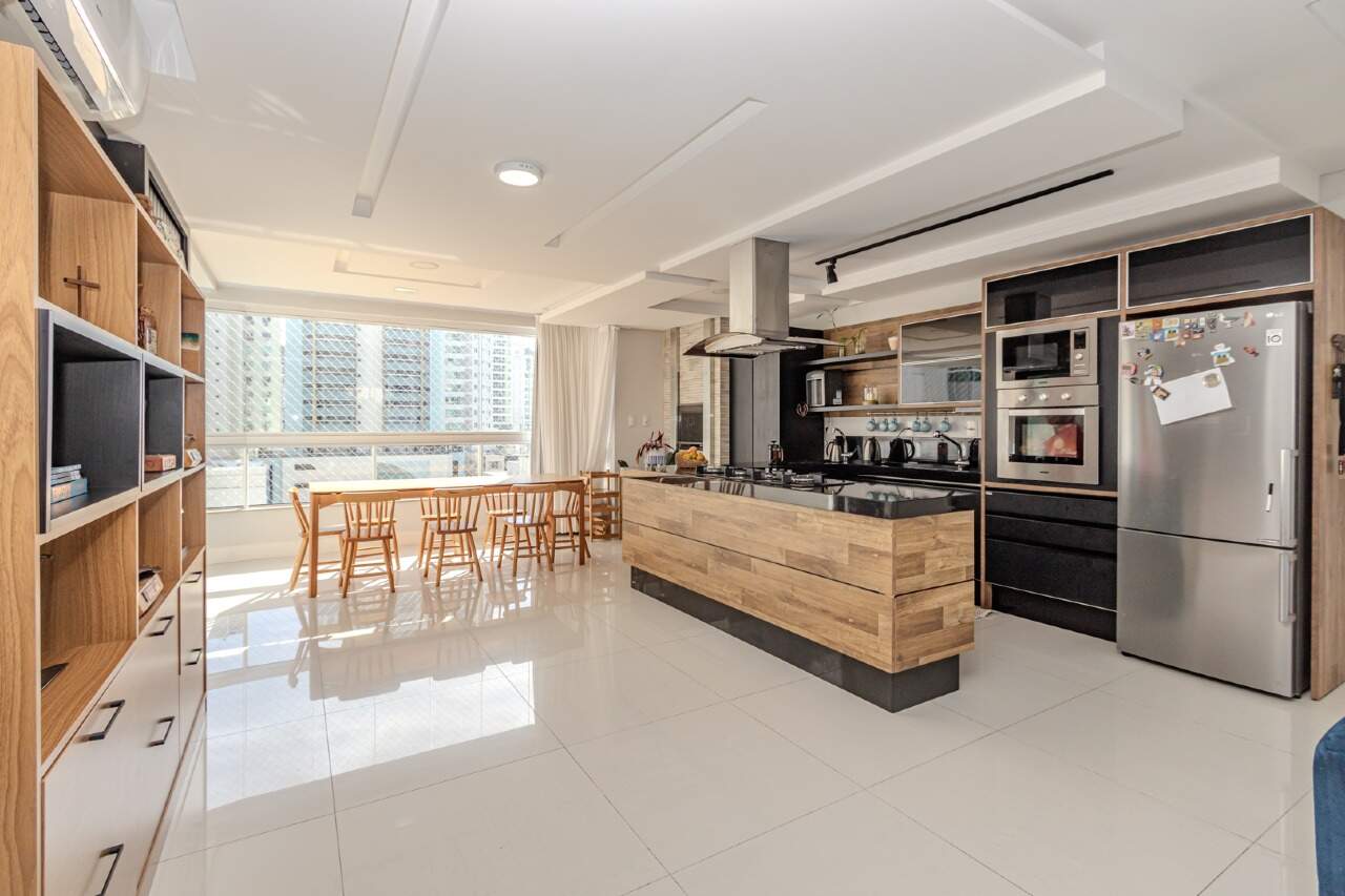 Apartamento à venda no Pioneiros: 