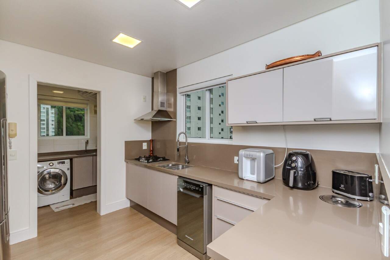 Apartamento à venda no Pioneiros: 