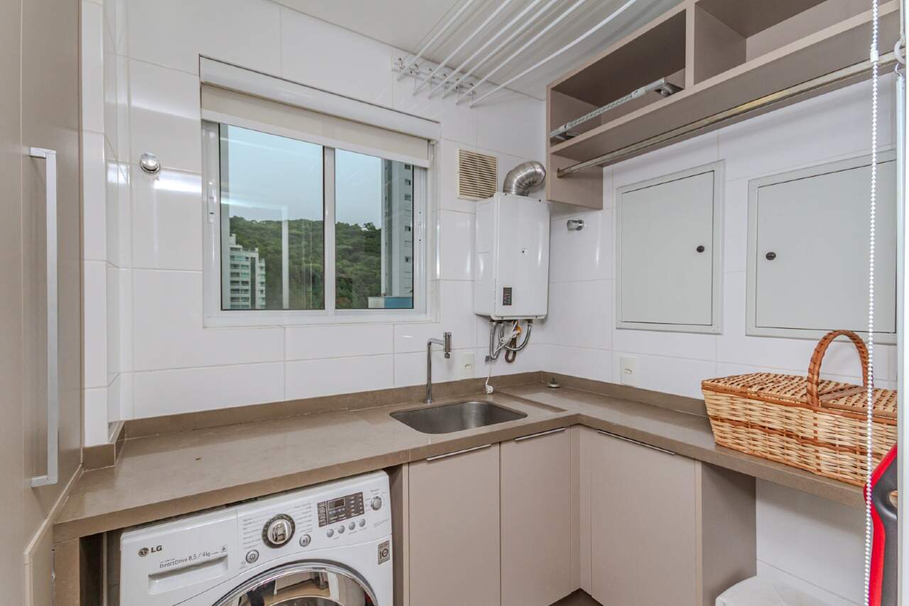 Apartamento à venda no Pioneiros: 