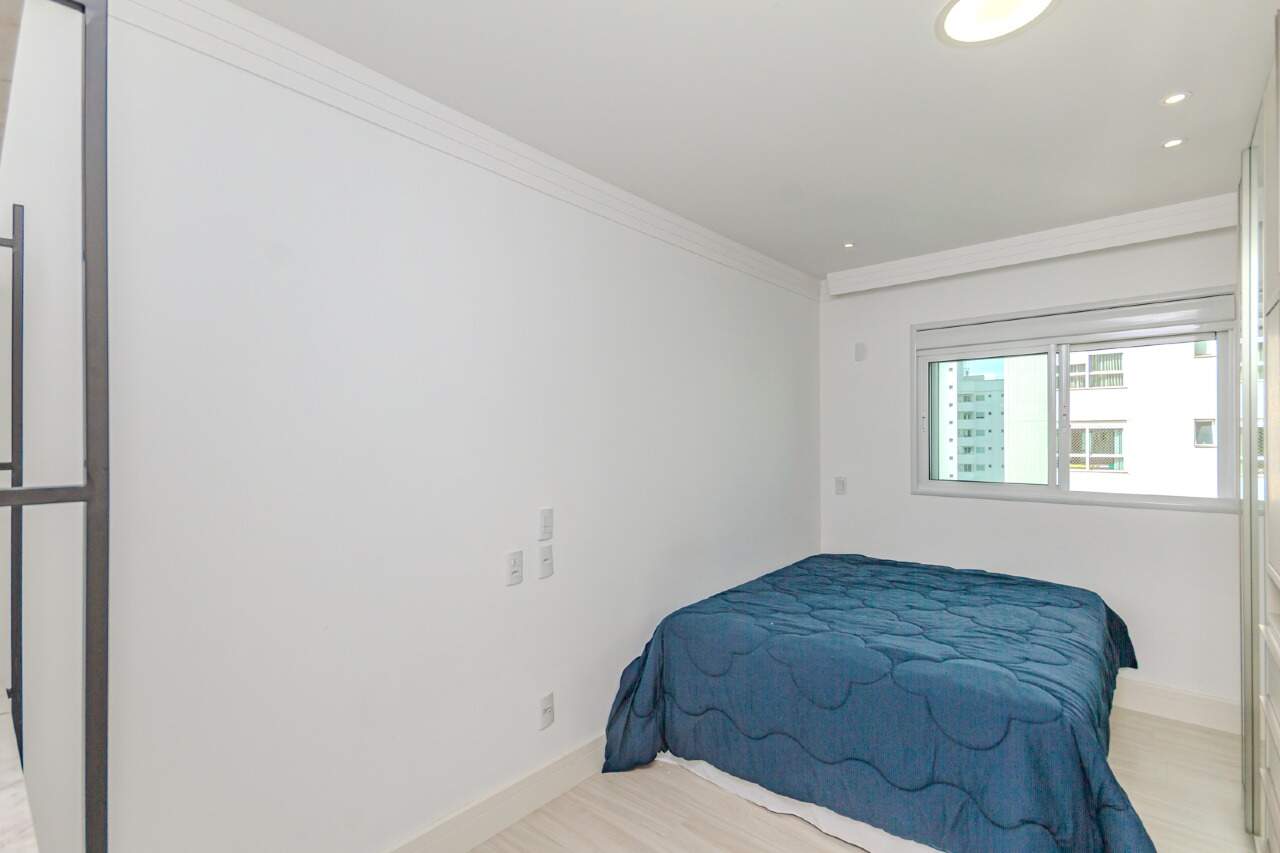 Apartamento à venda no Pioneiros: 