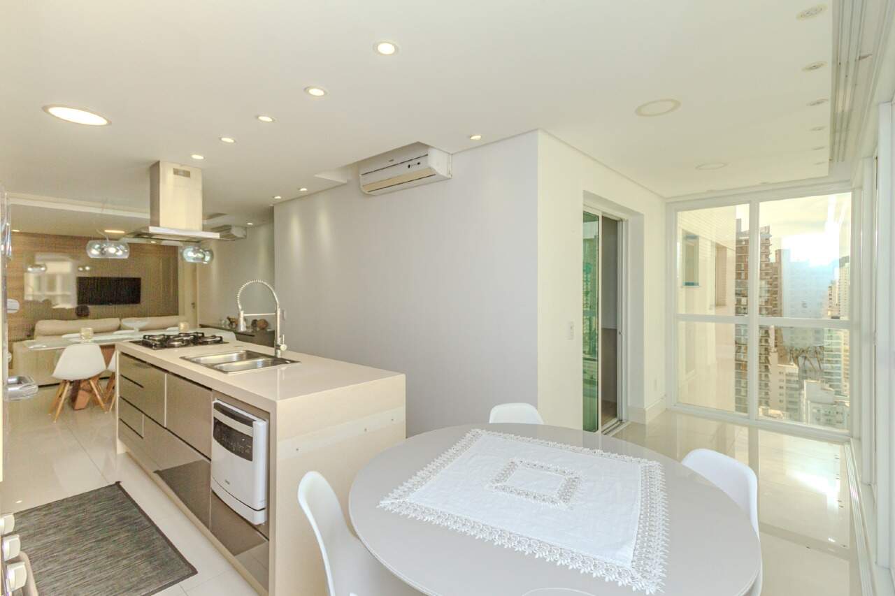 Apartamento à venda no Pioneiros: 