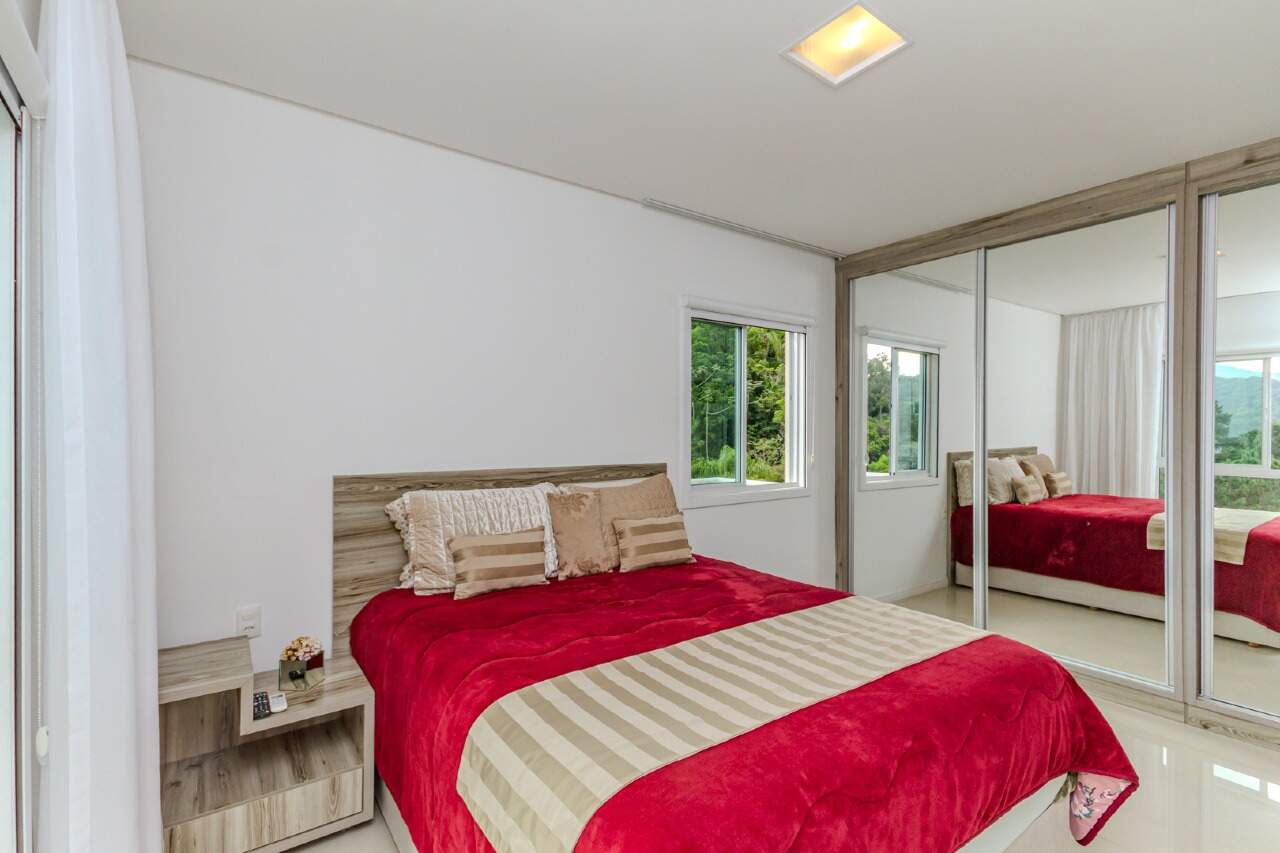 Apartamento à venda no Pioneiros: 