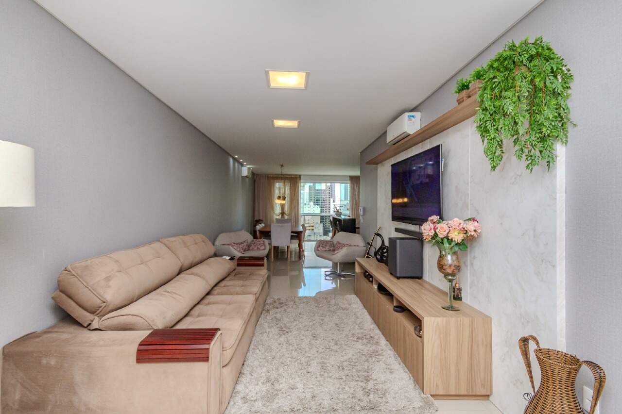 Apartamento à venda no Pioneiros: 