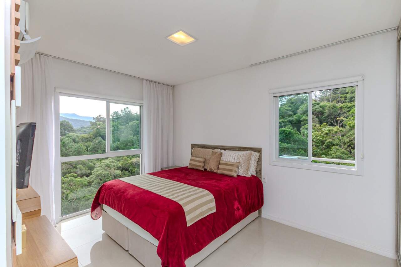 Apartamento à venda no Pioneiros: 