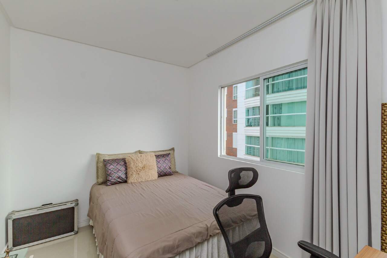 Apartamento à venda no Pioneiros: 