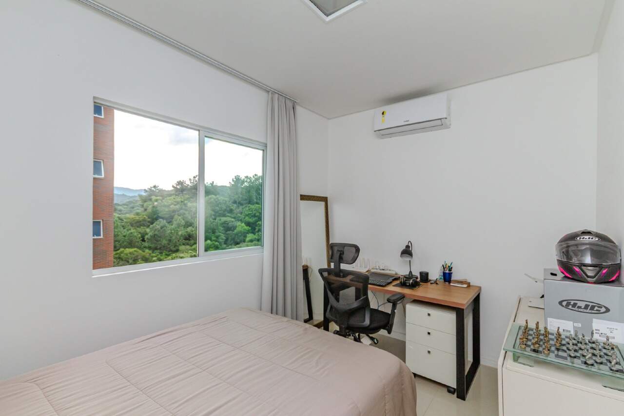 Apartamento à venda no Pioneiros: 