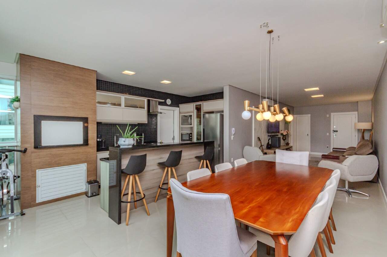 Apartamento à venda no Pioneiros: 