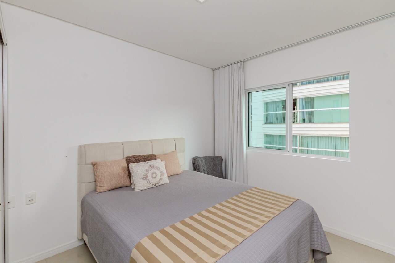 Apartamento à venda no Pioneiros: 