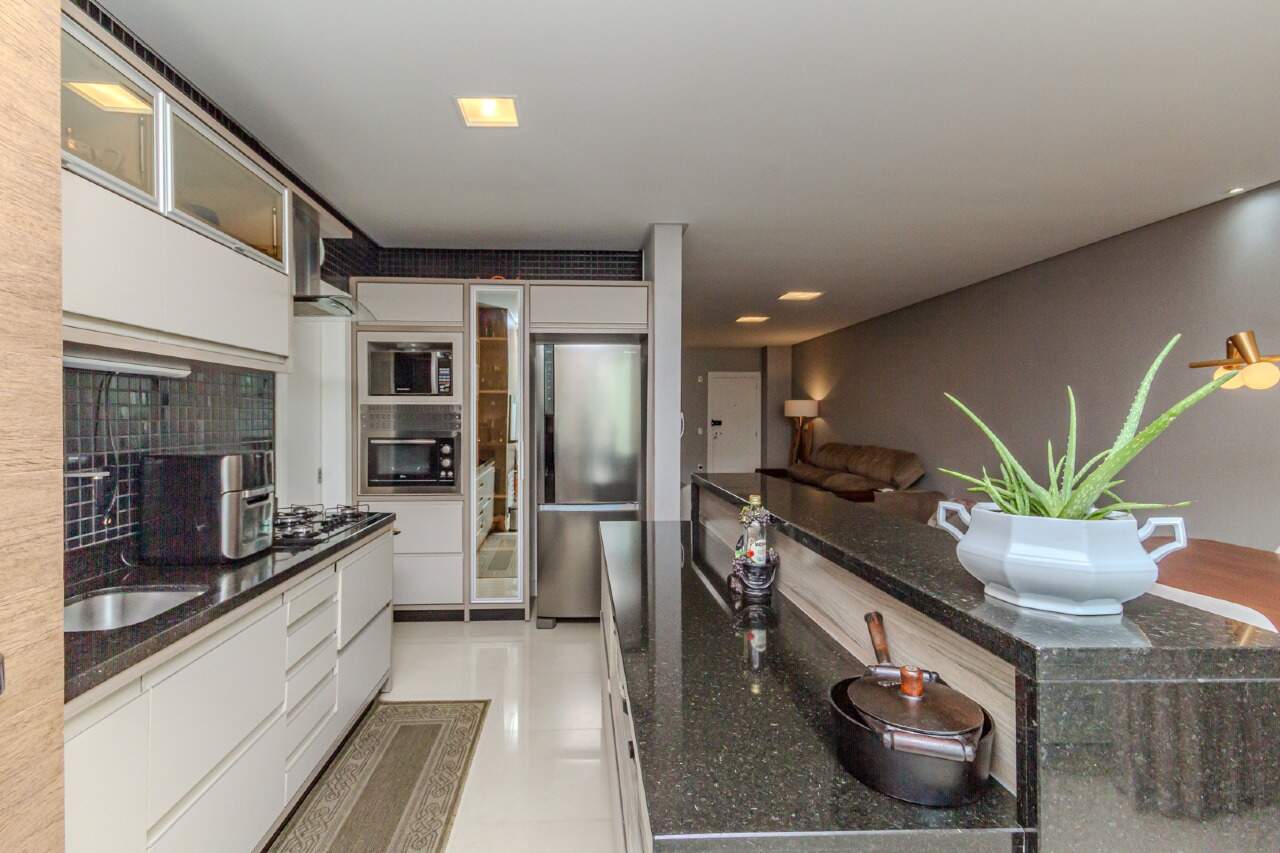Apartamento à venda no Pioneiros: 