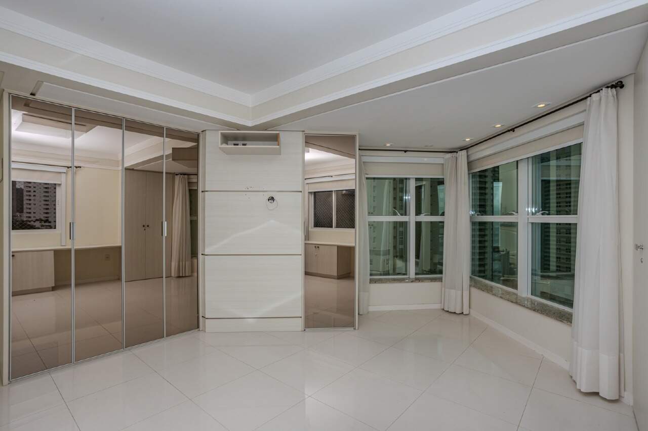Apartamento à venda no Pioneiros: