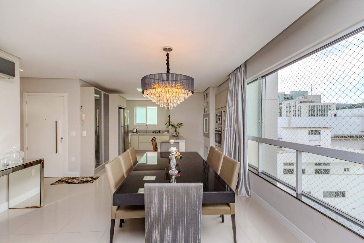 Apartamento à venda no Pioneiros: 