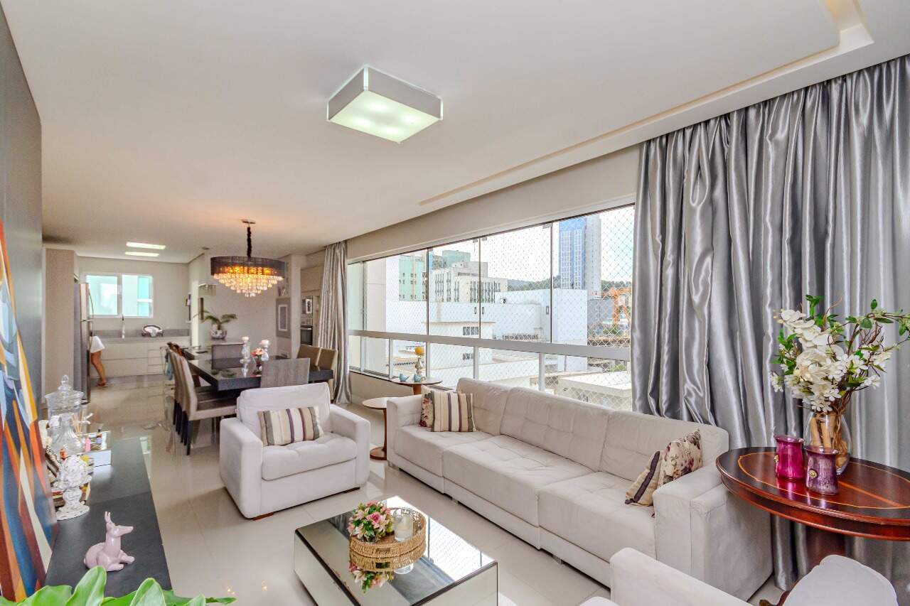 Apartamento à venda no Pioneiros: 