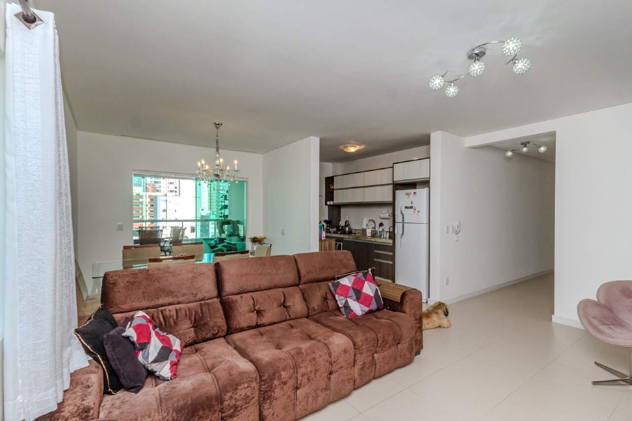 Apartamento à venda no Pioneiros: 