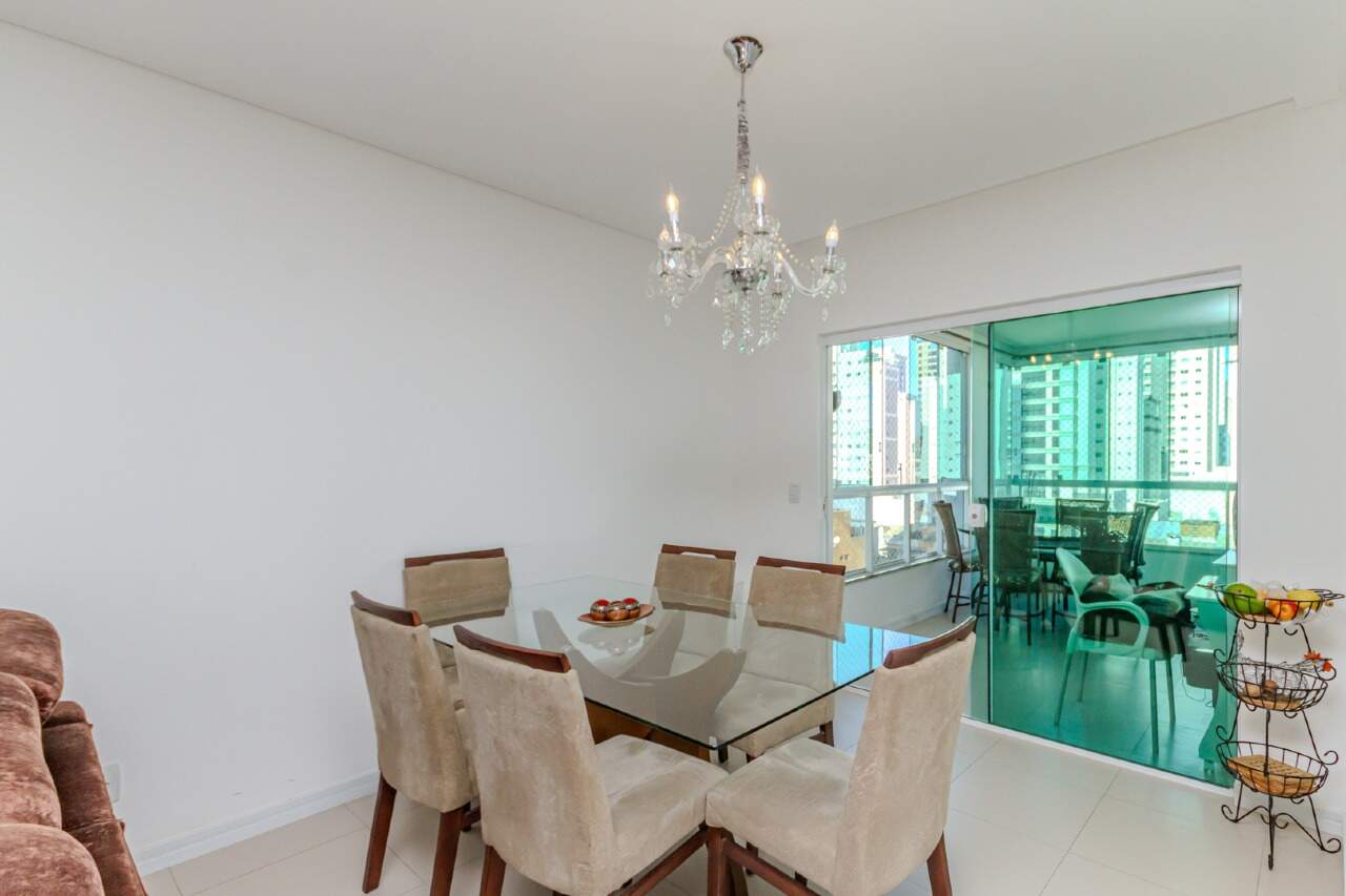 Apartamento à venda no Pioneiros: 