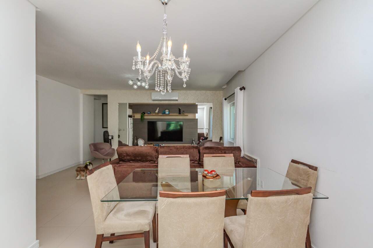 Apartamento à venda no Pioneiros: 