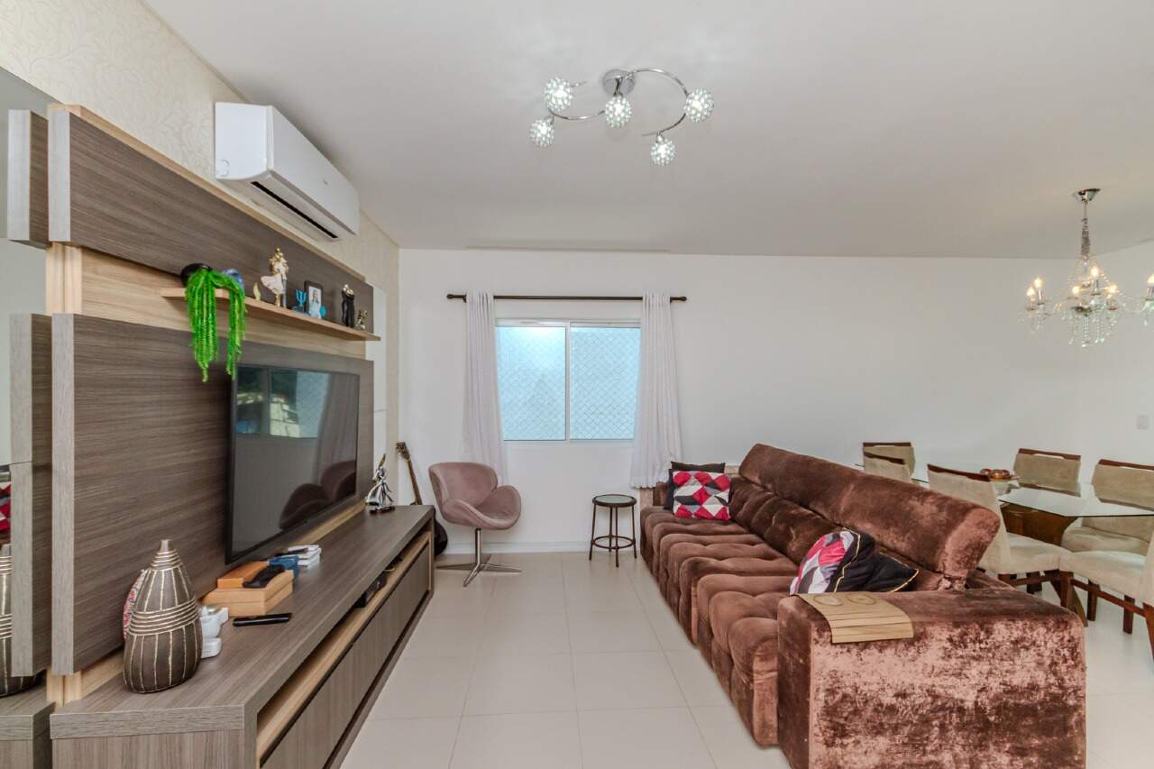 Apartamento à venda no Pioneiros: 
