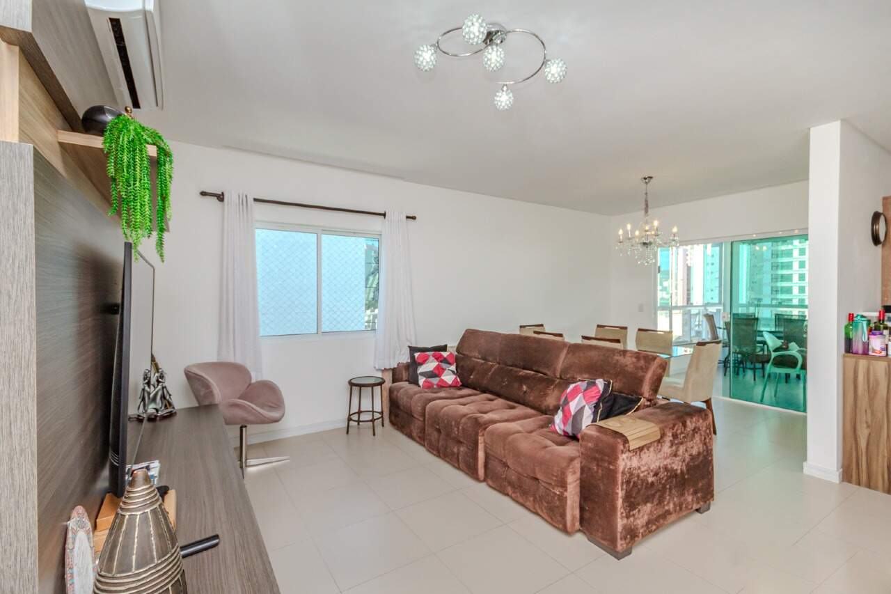 Apartamento à venda no Pioneiros: 