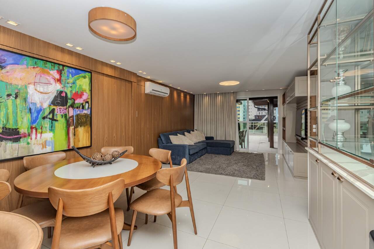 Apartamento diferenciado à venda no Centro: 