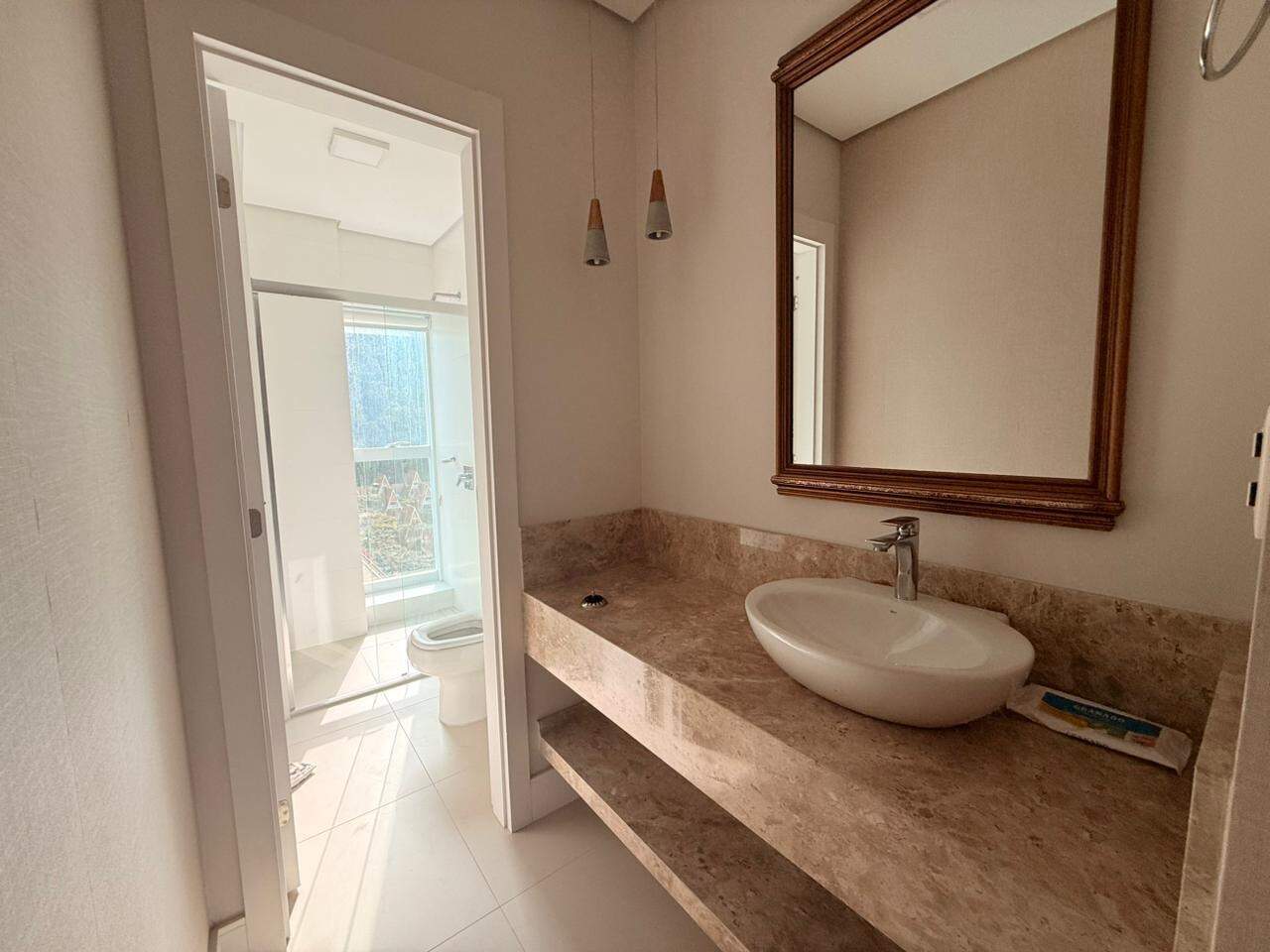 Apartamento à venda no Pioneiros: 