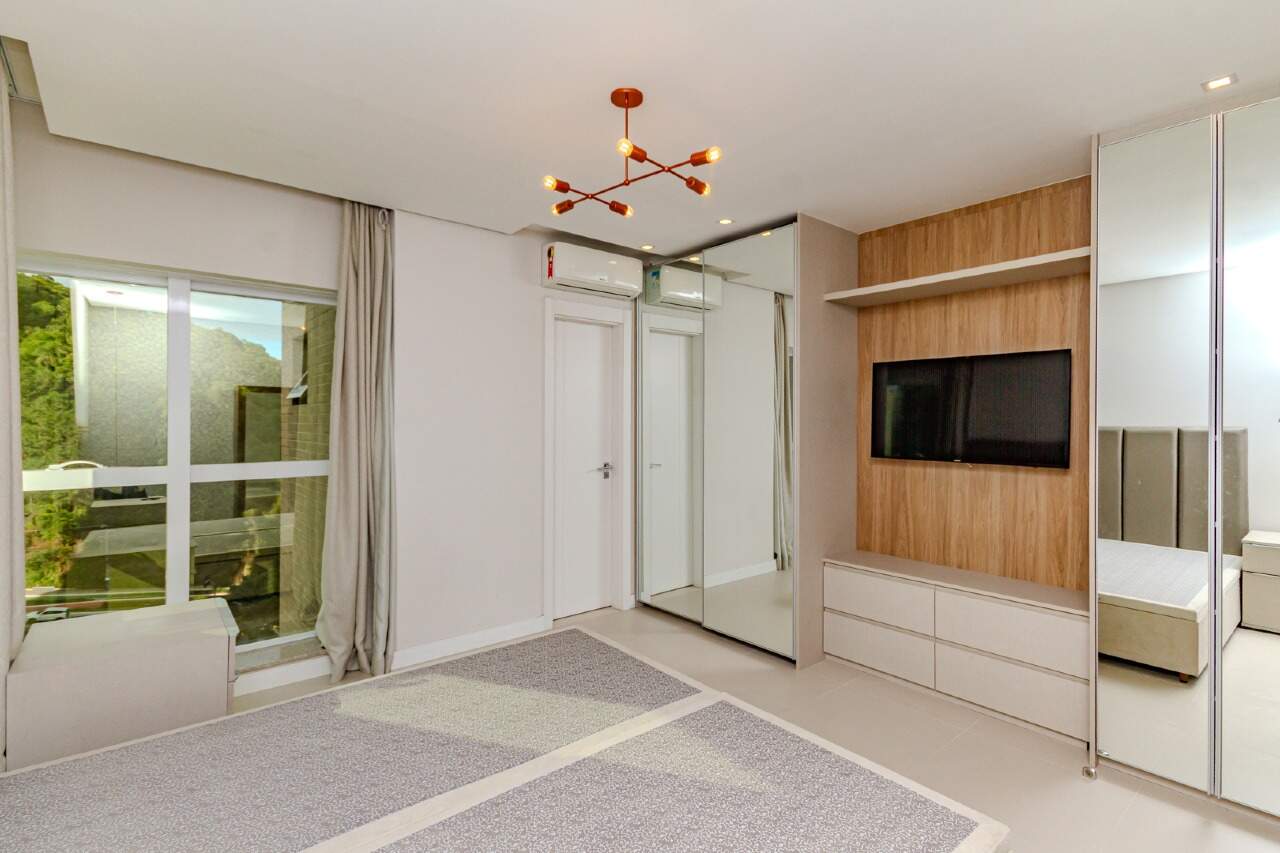 Apartamento à venda no Pioneiros: 