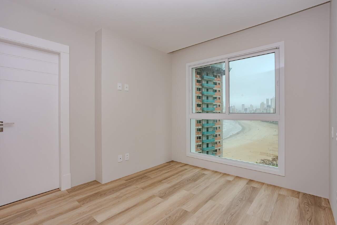 Apartamento à venda no Pioneiros: 