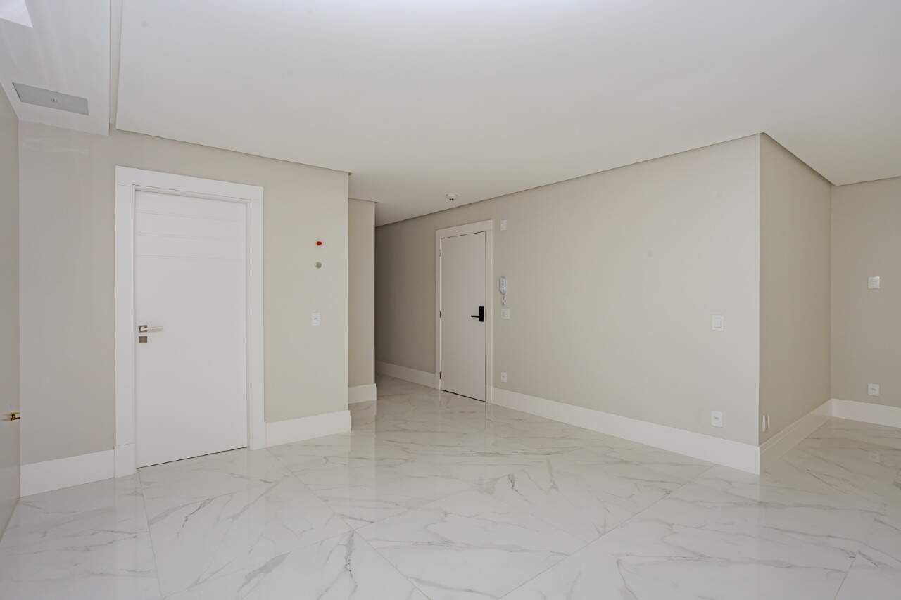 Apartamento à venda no Pioneiros: 