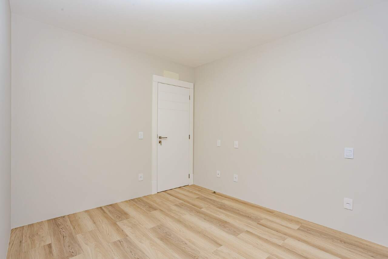 Apartamento à venda no Pioneiros: 