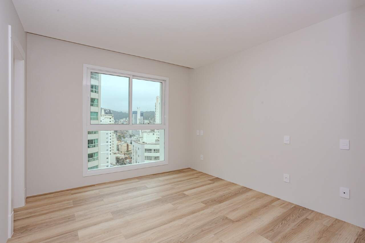 Apartamento à venda no Pioneiros: 