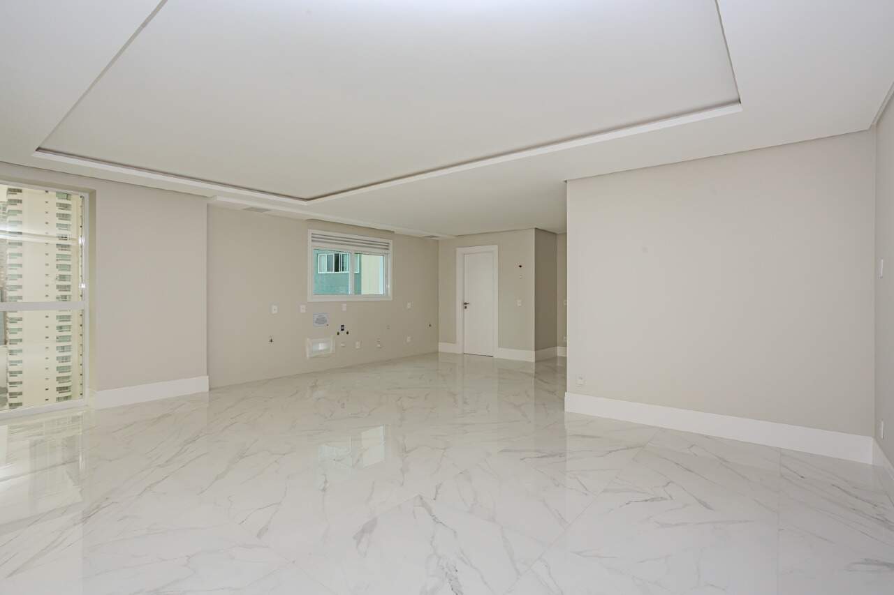 Apartamento à venda no Pioneiros: 