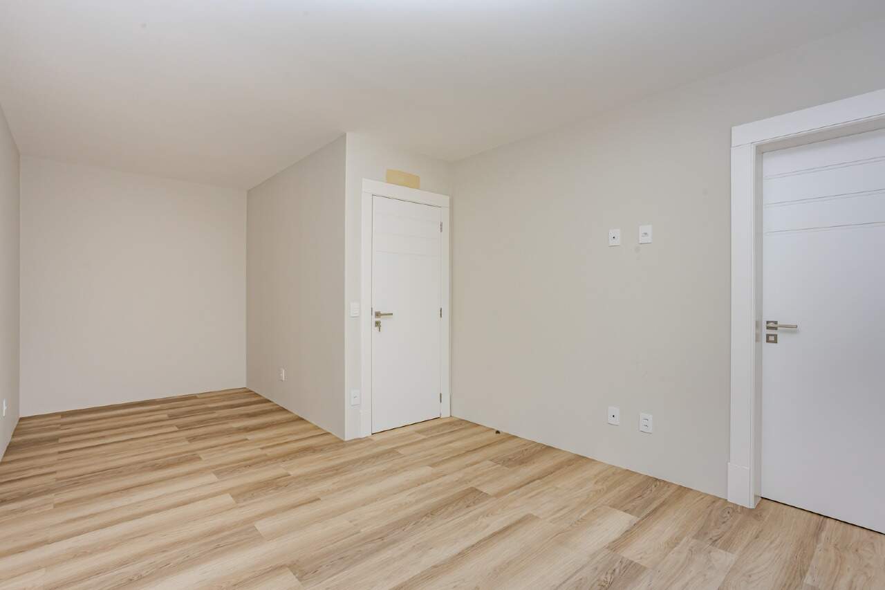Apartamento à venda no Pioneiros: 