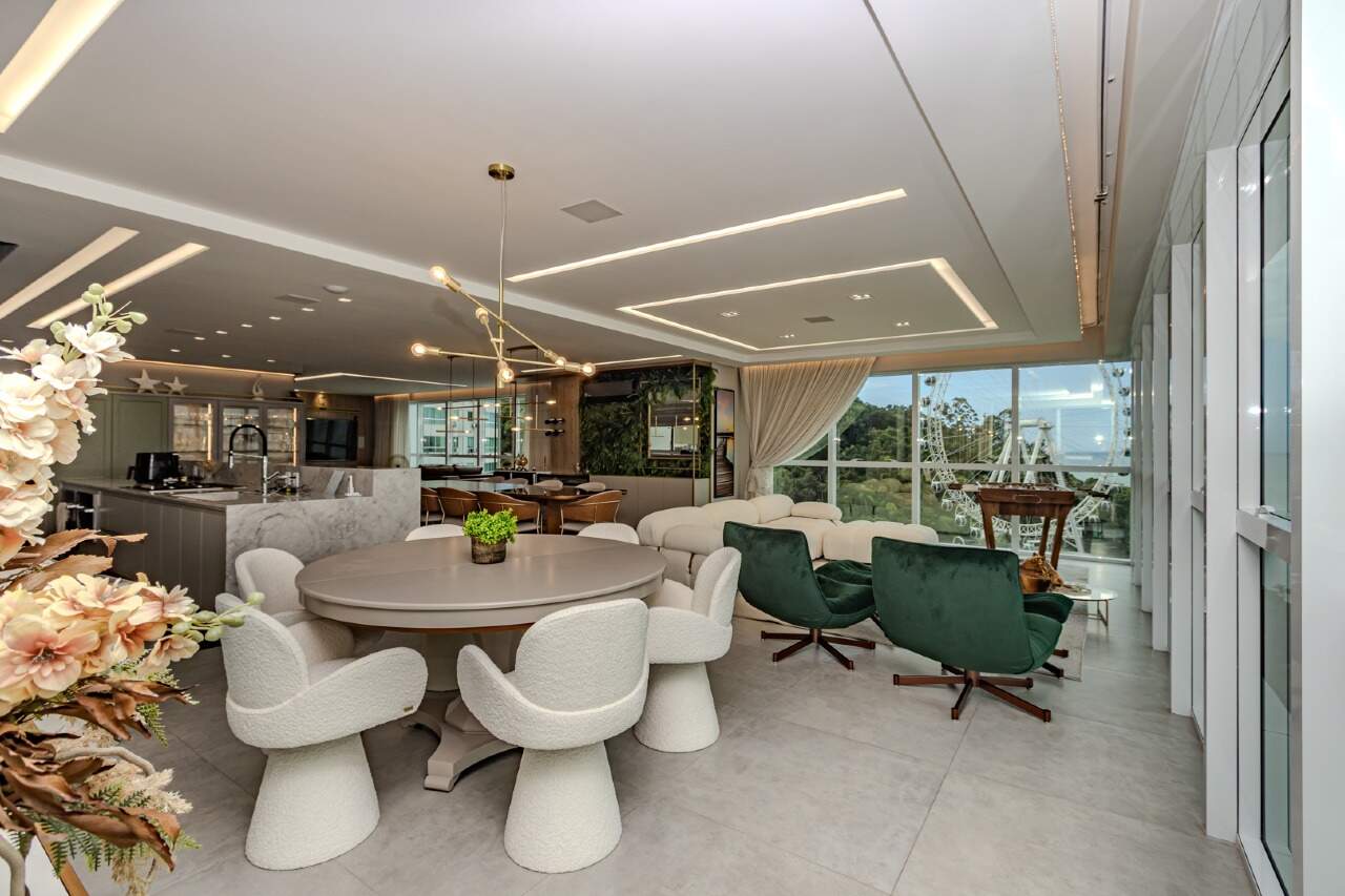 Apartamento à venda no Pioneiros: 