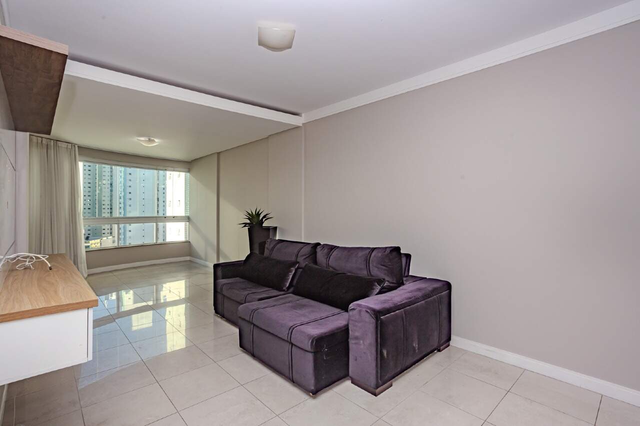 Apartamento à venda no Pioneiros: 