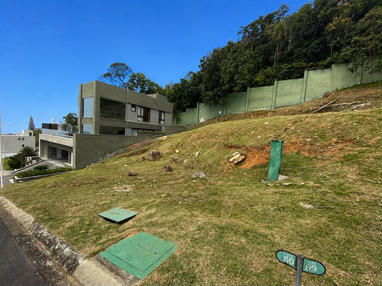 Terreno em Condomínio à venda no Praia do Estaleirinho: 
