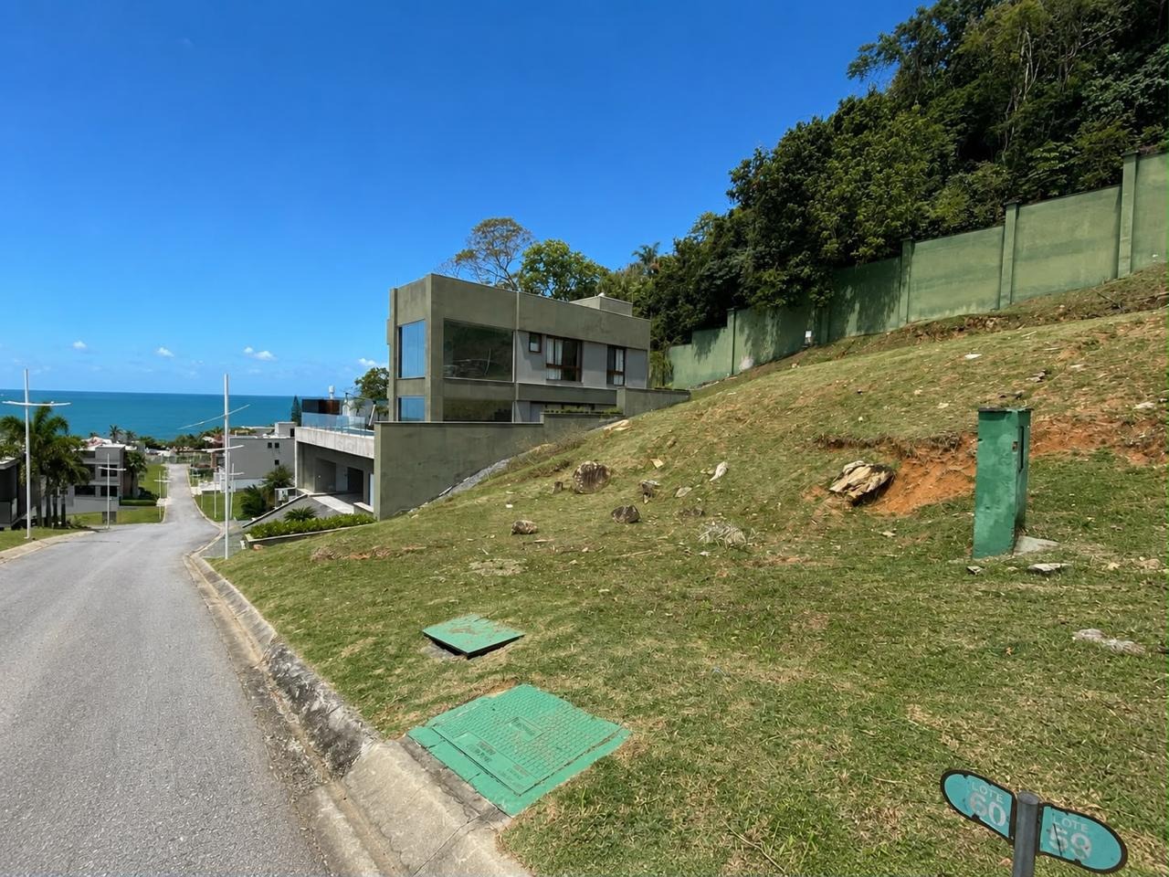 Terreno em Condomínio à venda no Praia do Estaleirinho: 