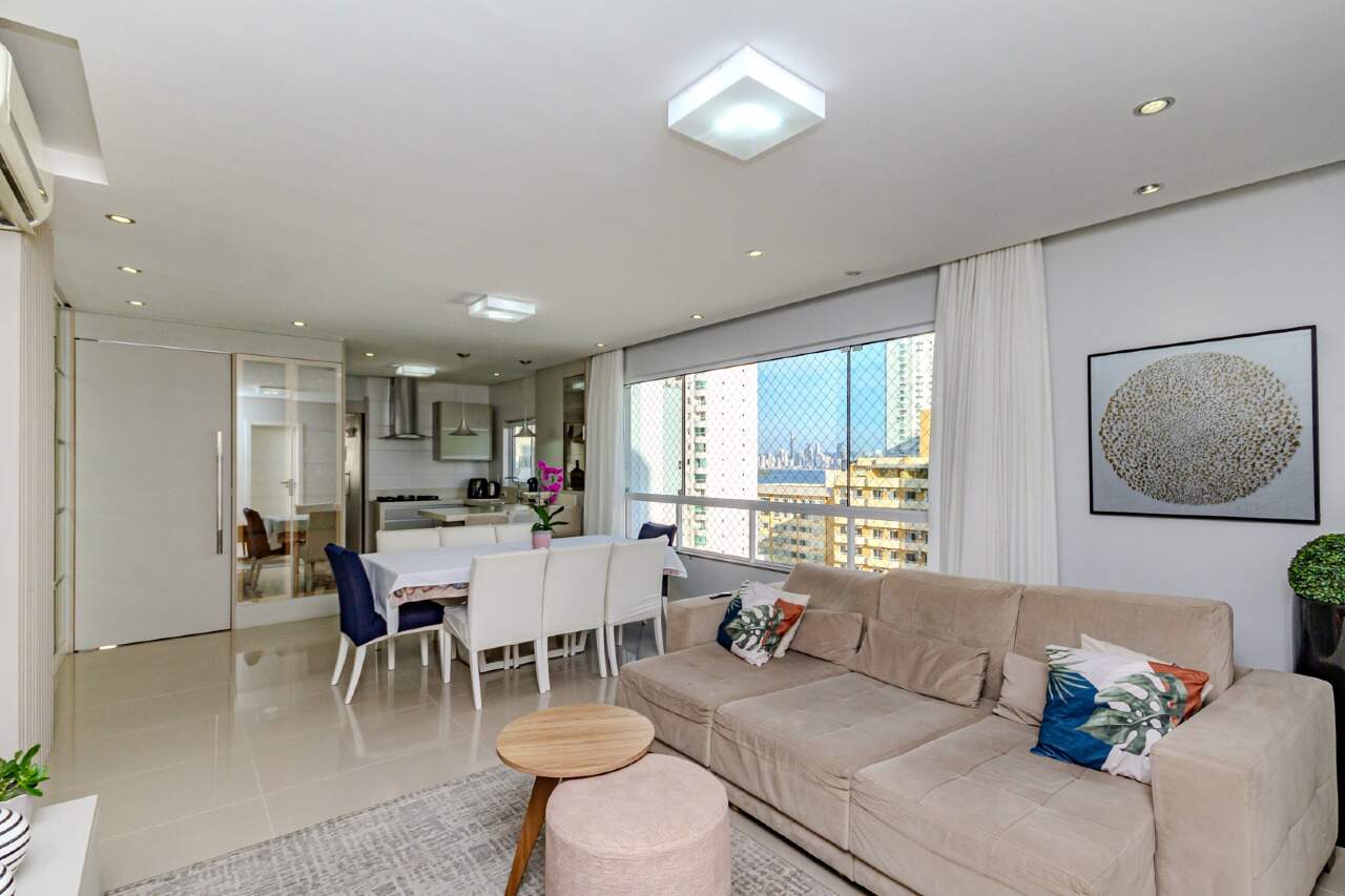 Apartamento à venda no Pioneiros: 