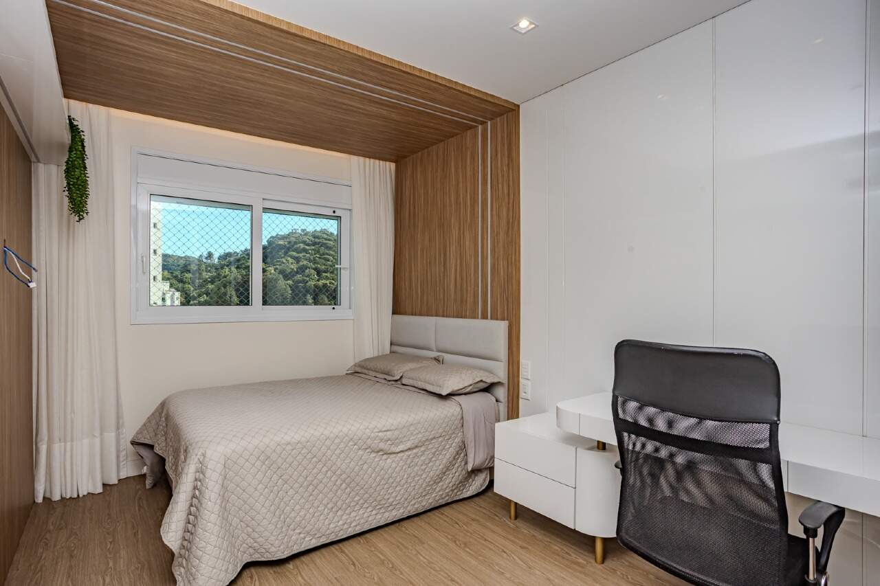 Apartamento à venda no Pioneiros: 