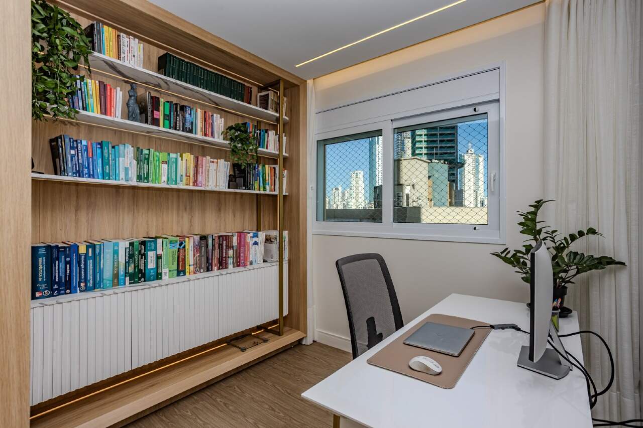 Apartamento à venda no Pioneiros: 