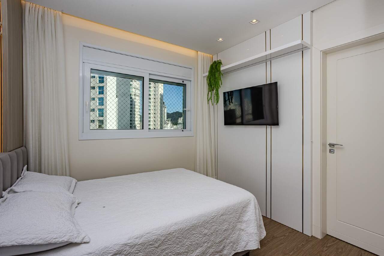 Apartamento à venda no Pioneiros: 