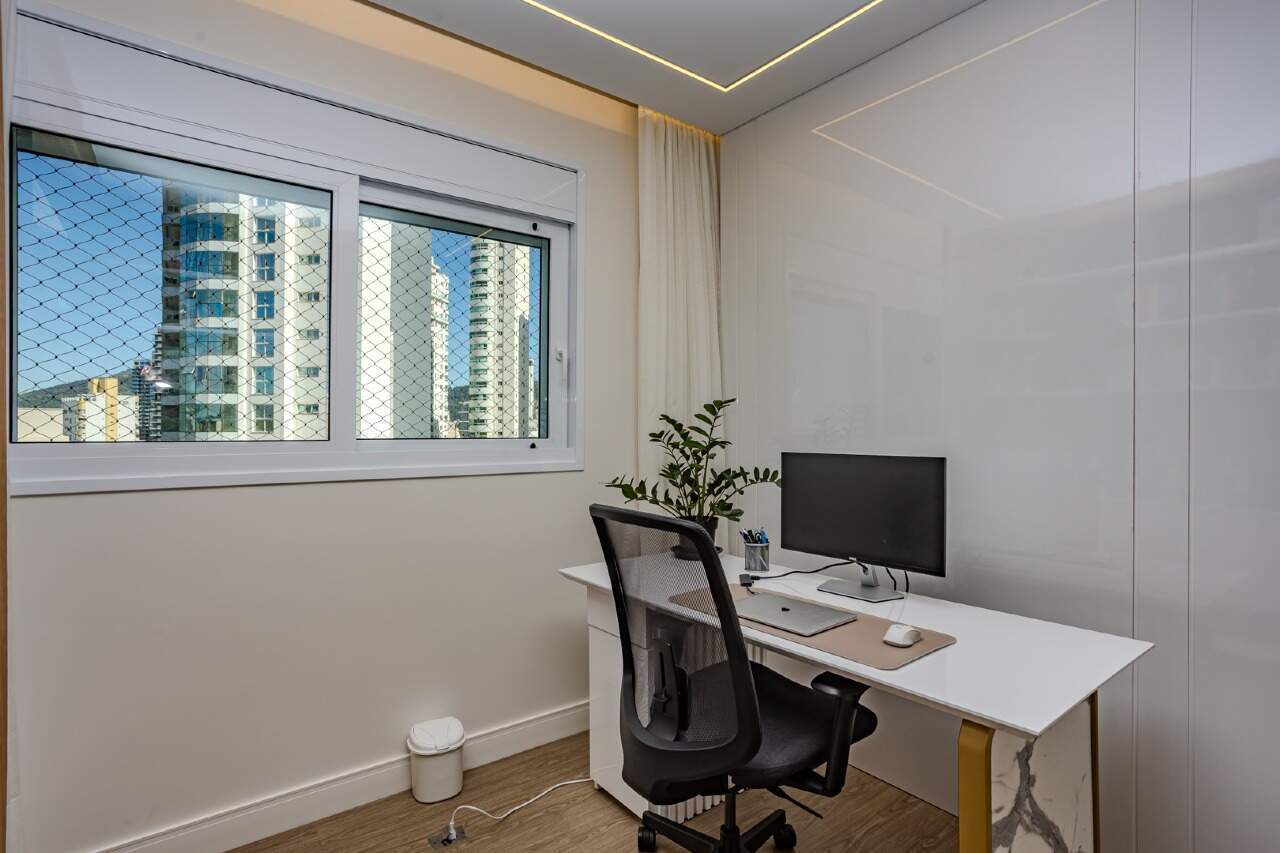 Apartamento à venda no Pioneiros: 
