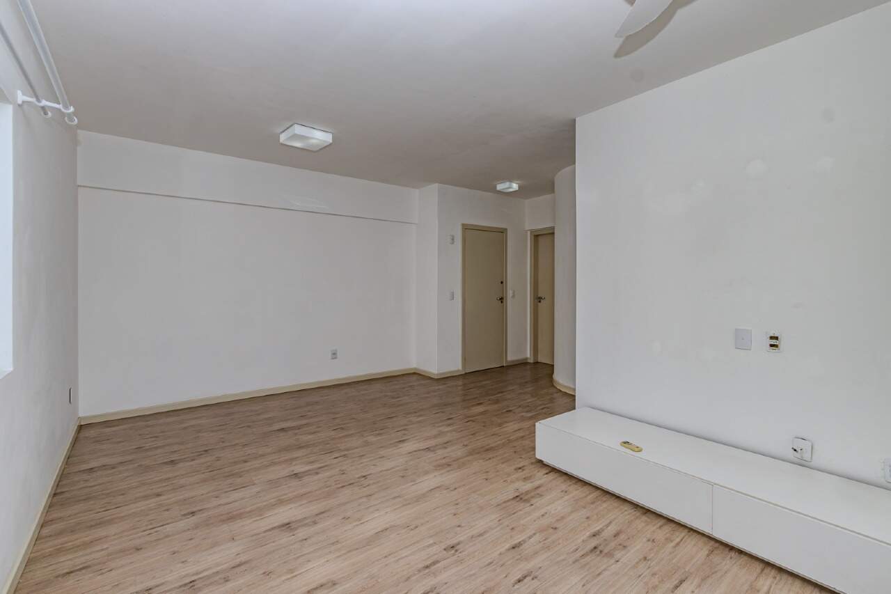 Apartamento à venda no Pioneiros: 