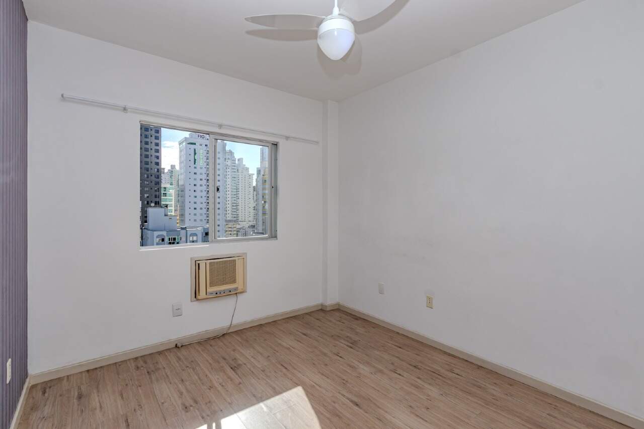 Apartamento à venda no Pioneiros: 